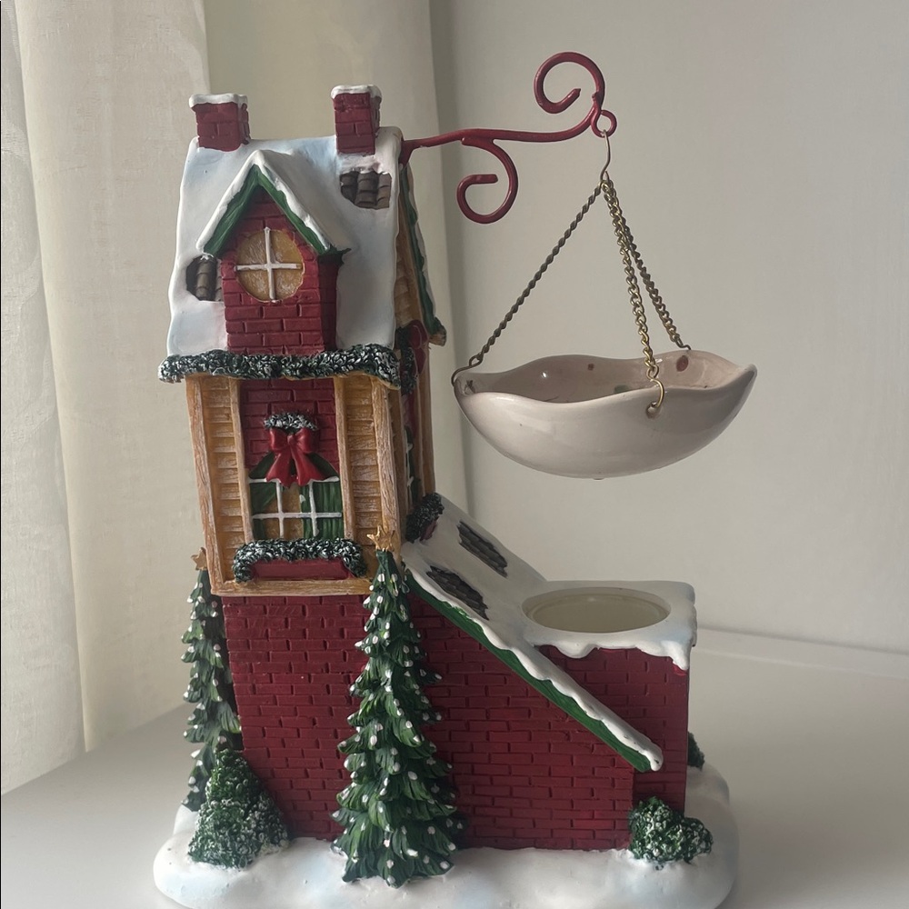 Yankee Candle Red Holiday House Wax and tea light burner